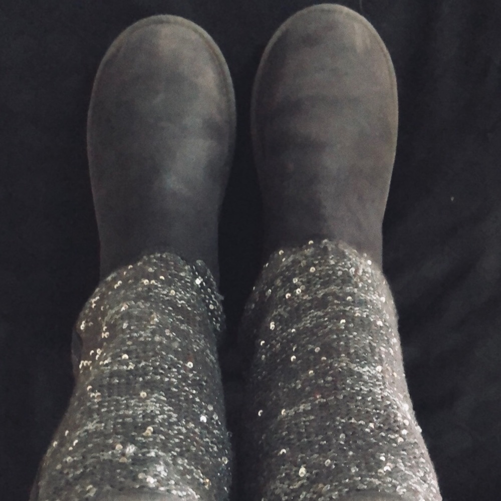 ❤️CLEARANCE🌺UGG Camaya Sequin Knit and Suede